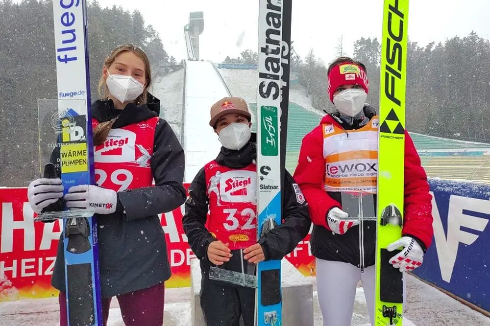 Aleksandra Kustova, Sara Takanashi, Sophie Sorschag