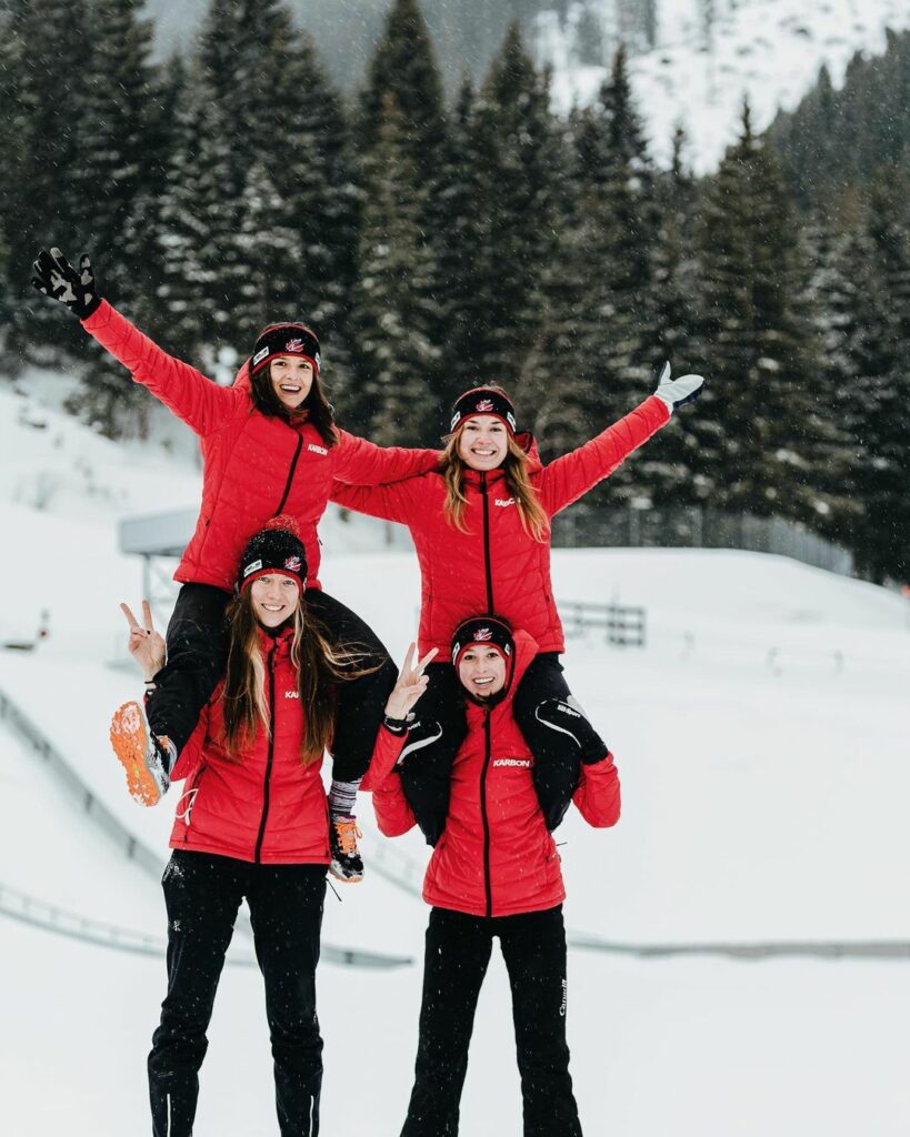 Nicole Maurer wraz z koleżankami z drużyny: Alexandrią Loutitt, Abigail Strate oraz Natalie Eilers, fot. instagram: @/ skijumpingcanladies    